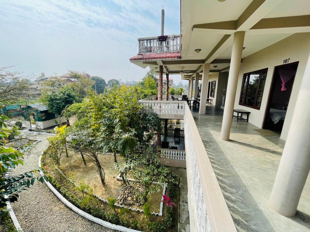 Hotel Tree Tops Sauraha Exterior foto