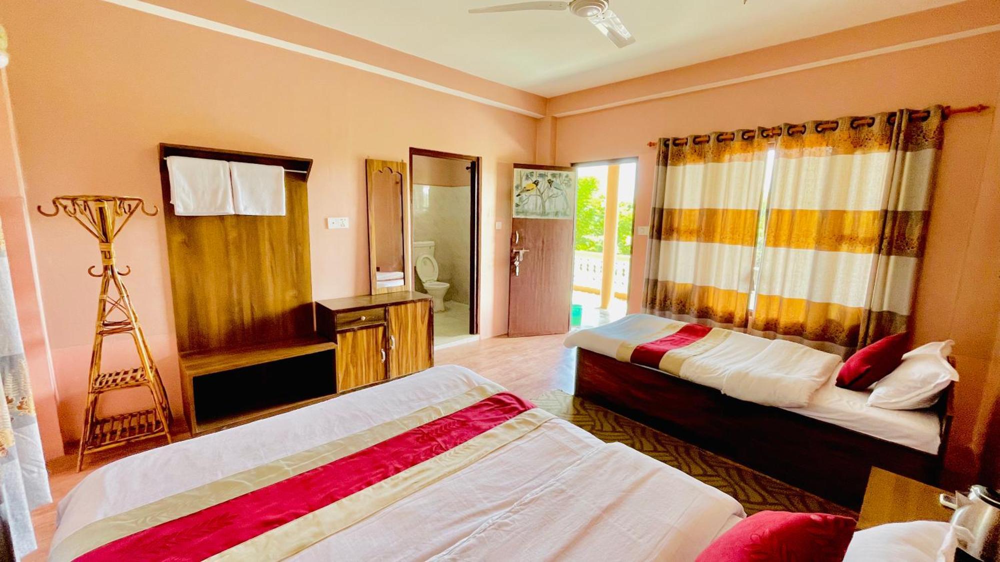Hotel Tree Tops Sauraha Exterior foto